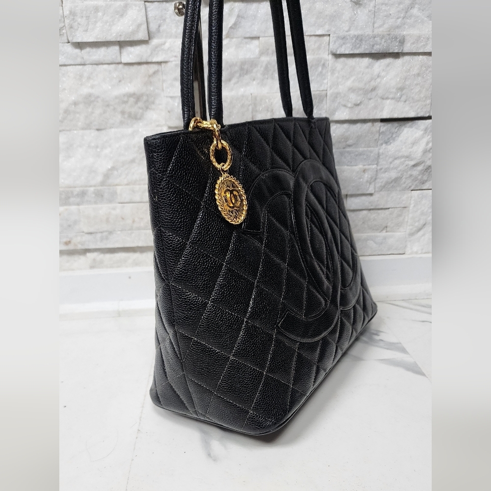 CHANEL Caviar Maidallon Bag - Picture 3 of 15